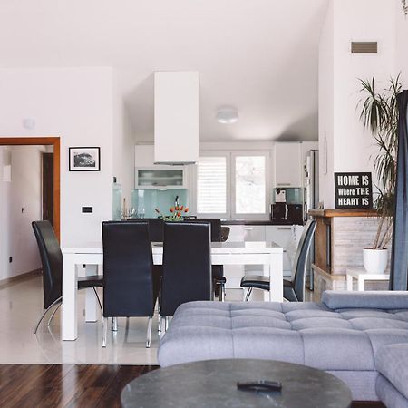 Lastovo Accommodation Triton מראה חיצוני תמונה