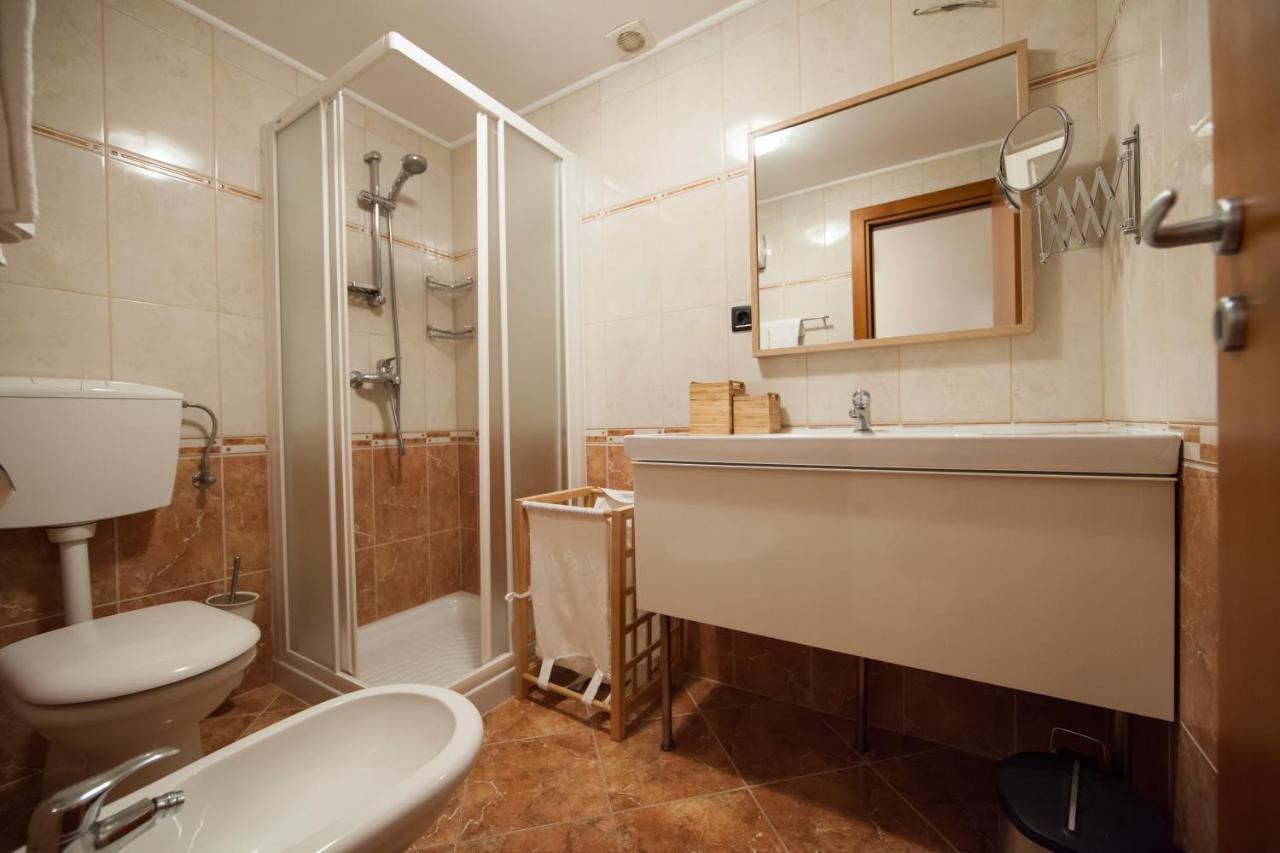 Lastovo Accommodation Triton מראה חיצוני תמונה