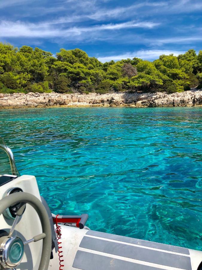 Lastovo Accommodation Triton מראה חיצוני תמונה