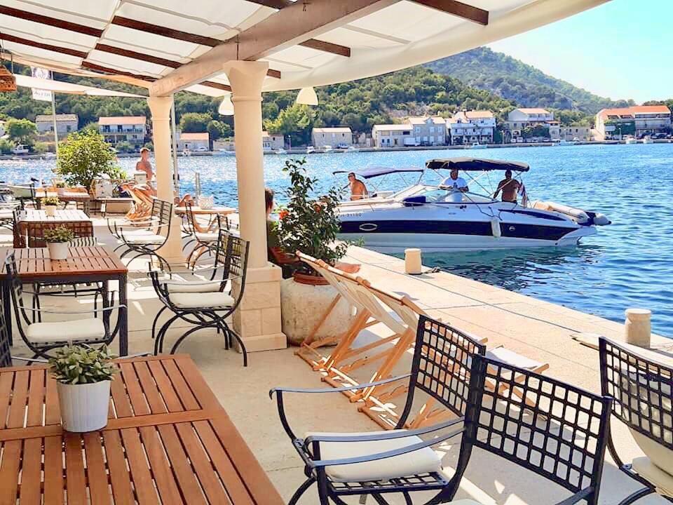 Lastovo Accommodation Triton מראה חיצוני תמונה