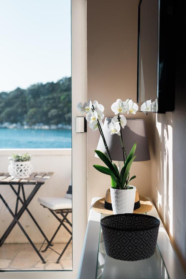 Lastovo Accommodation Triton מראה חיצוני תמונה