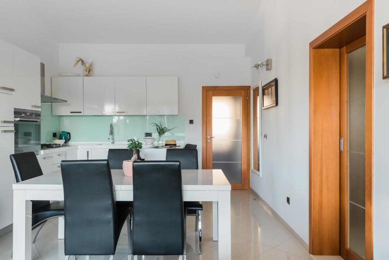 Lastovo Accommodation Triton מראה חיצוני תמונה