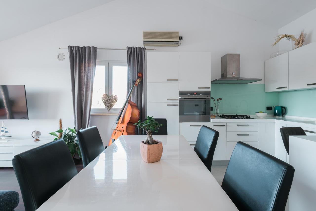 Lastovo Accommodation Triton מראה חיצוני תמונה