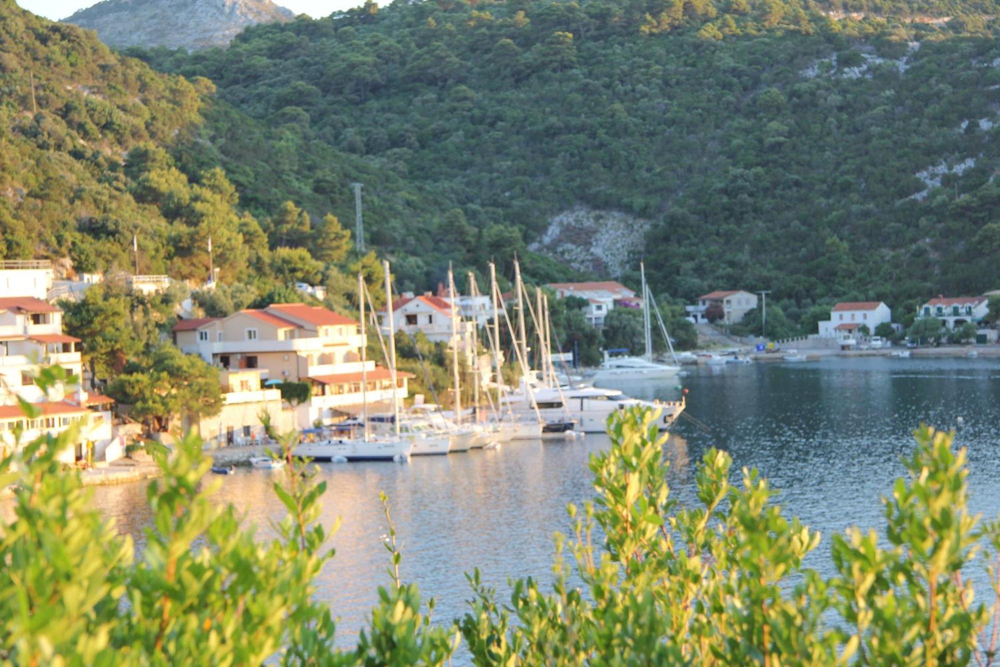 Lastovo Accommodation Triton מראה חיצוני תמונה