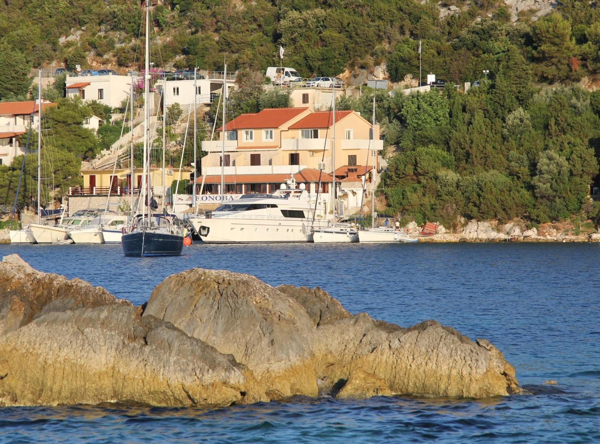 Lastovo Accommodation Triton מראה חיצוני תמונה
